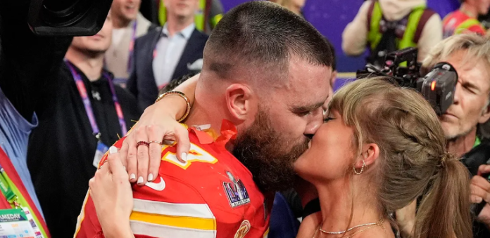 Taylor Swift Biography Taylor Swift Biography